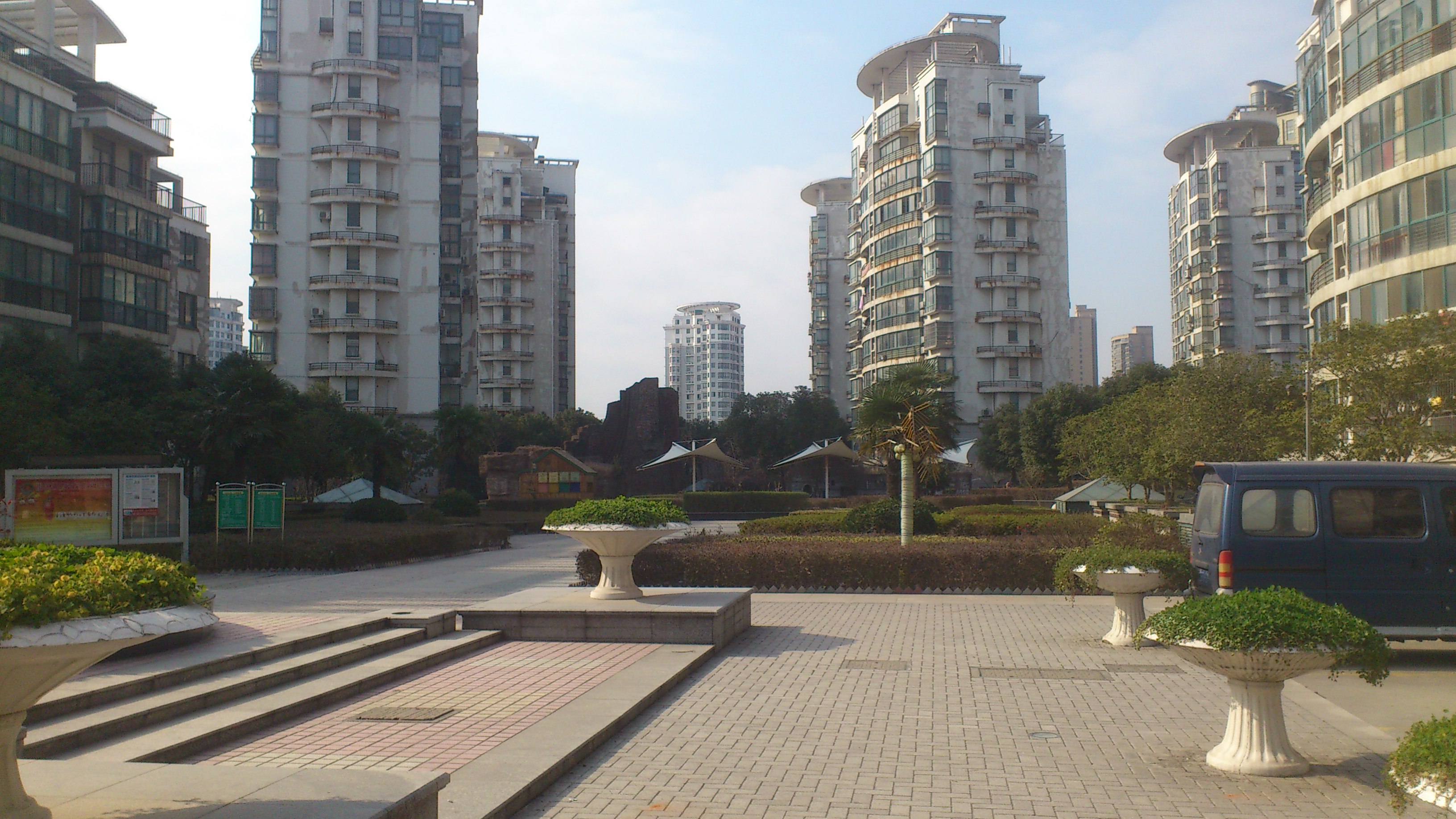 東方花園水景房出租